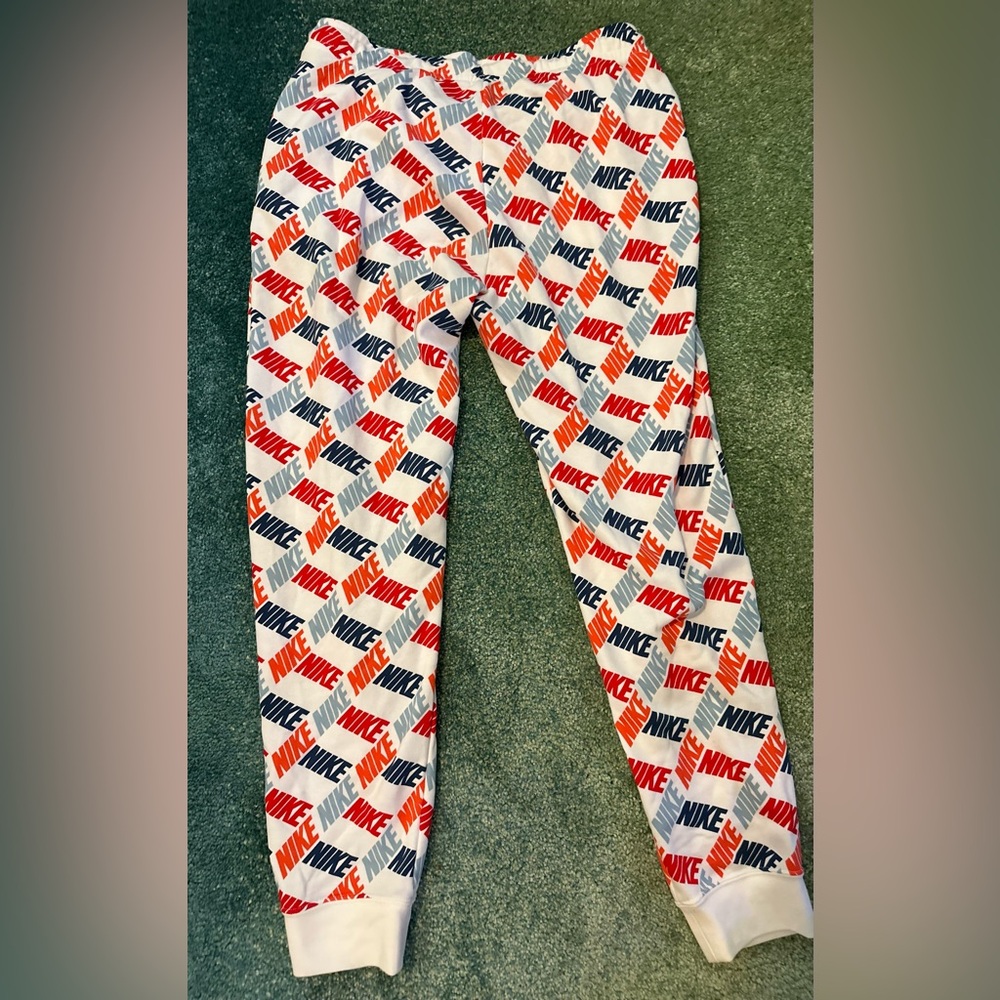 Women’s Nike Sportswear Allover Print Fleece Sweatpants - Size L